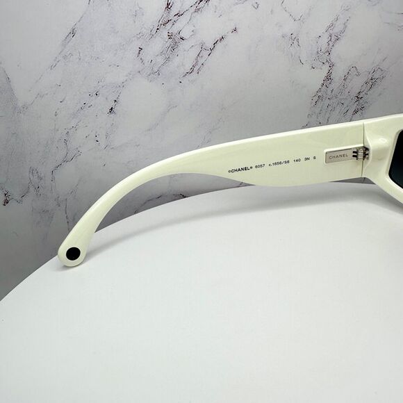 New CHANEL Sunglasses - Picture 7 of 16